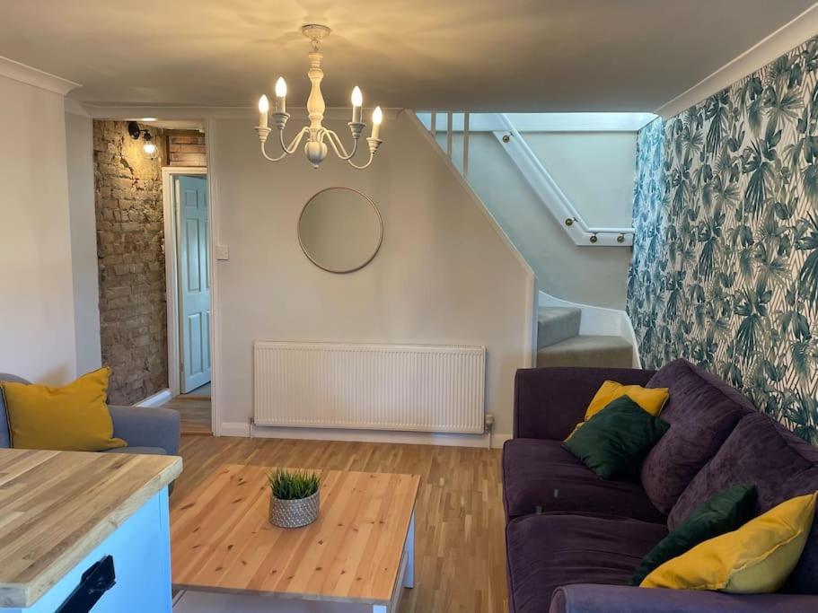 Stylish & Spacious 2 Storey, 3 Bed Apartment Gravesend Extérieur photo