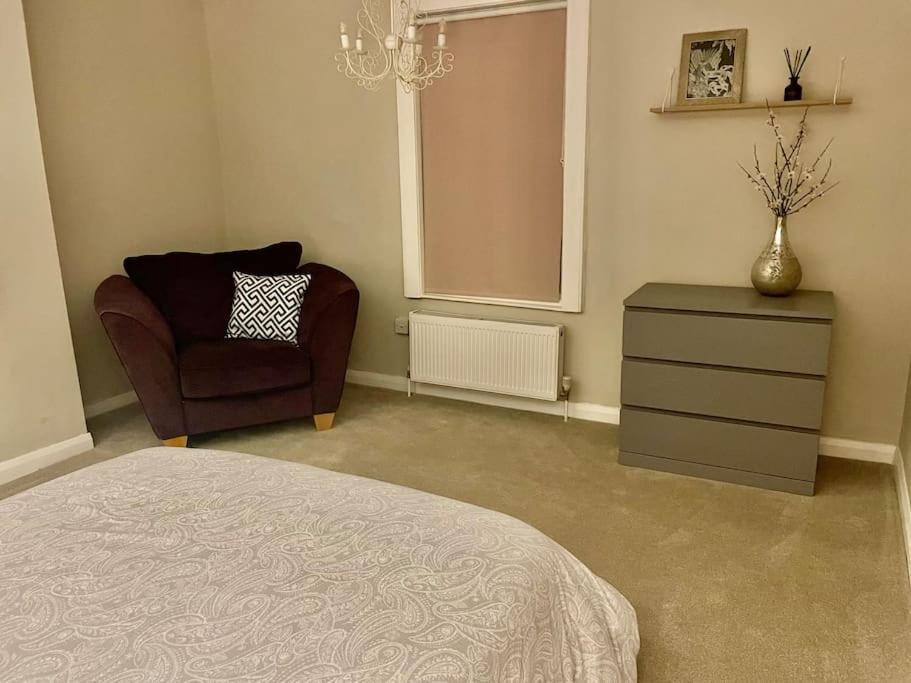 Stylish & Spacious 2 Storey, 3 Bed Apartment Gravesend Extérieur photo