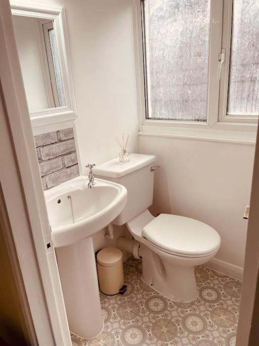 Stylish & Spacious 2 Storey, 3 Bed Apartment Gravesend Extérieur photo